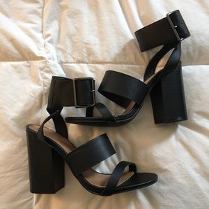 NEW✨Forever 21 Chunky Heels